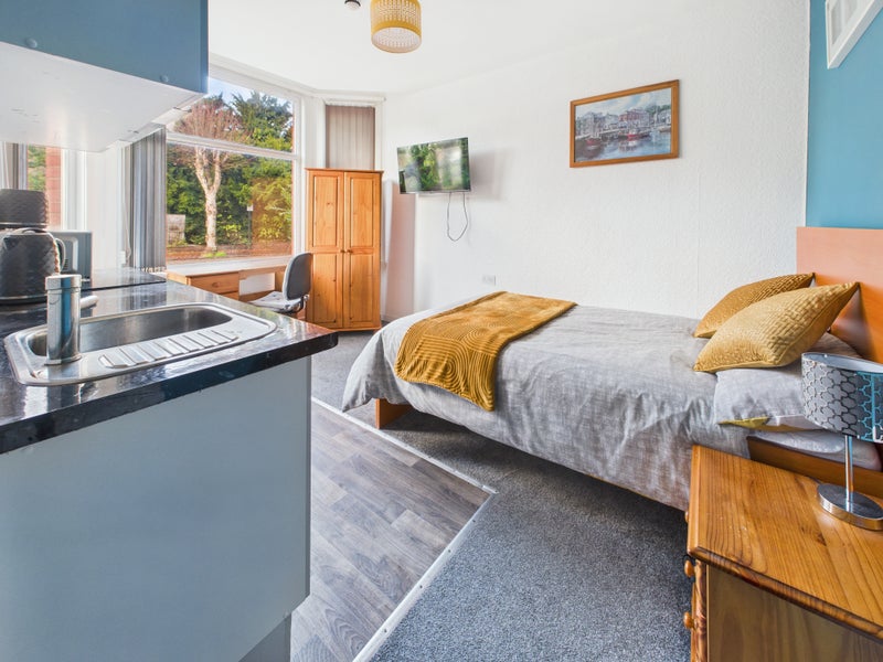 Photo 1: Deluxe ground floor studio 