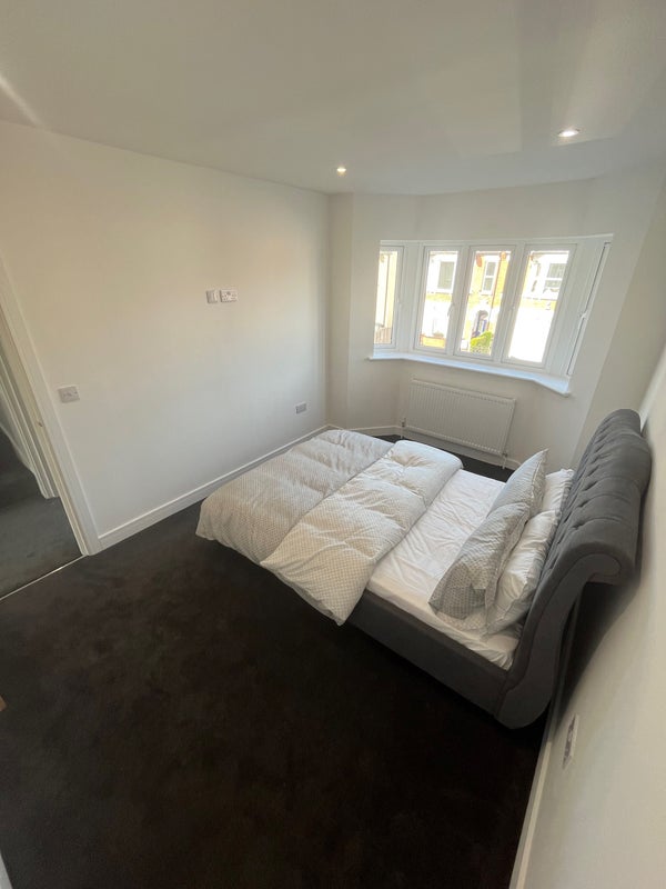 Photo 1: Bedroom 2 (£750 per month) 