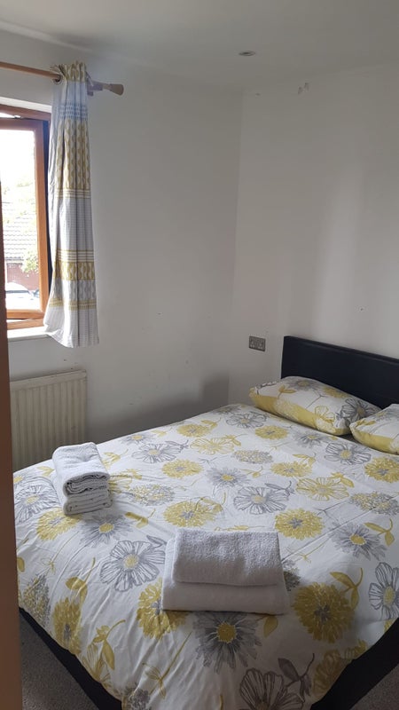 Photo 1: Double bedroom with double wardrobe and window