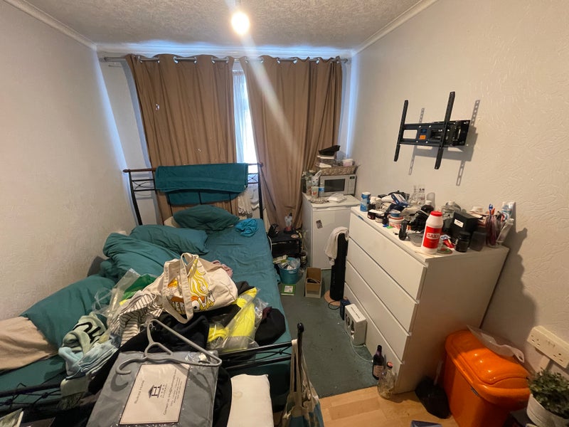 Photo 1: Room 2 - available 30th Dec