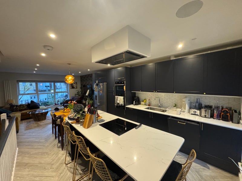 Photo 1: Kitchen/Living room