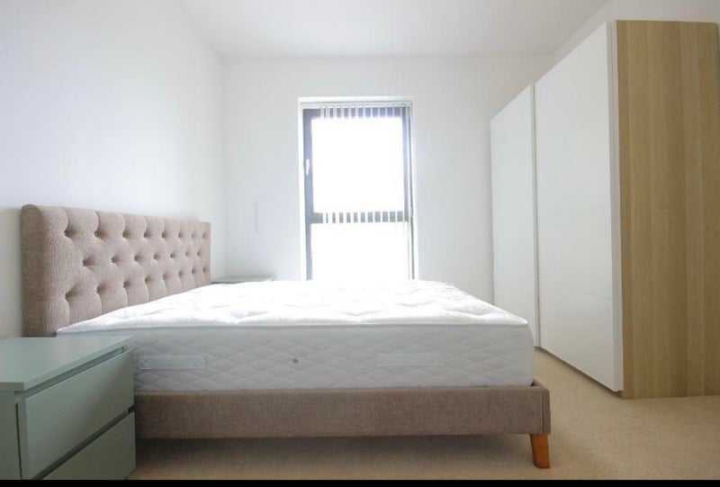 Photo 1: Ensuite room 