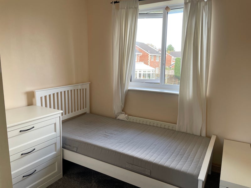 Photo 1: Single room