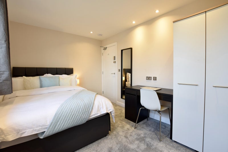 Photo 1: Available NOW, £750pcm