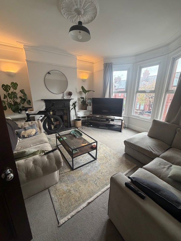 Photo 1: Lounge view#1