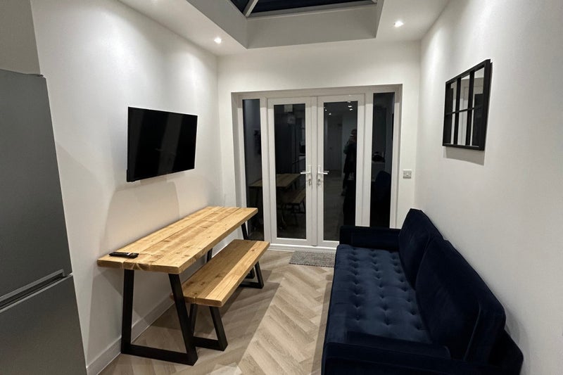 Photo 1: COMMUNAL LOUNGE