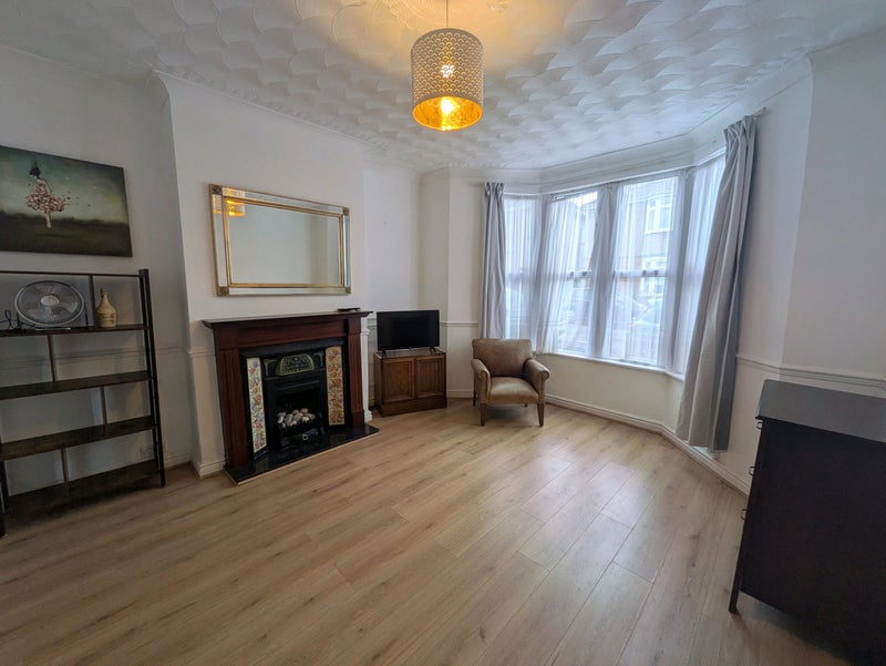 Photo 1: Large Double Room