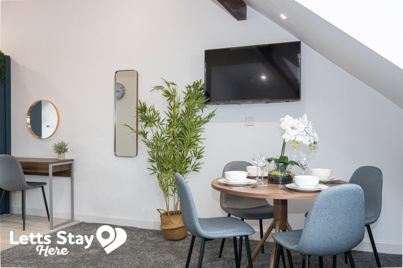 Photo 1: Apartment 8