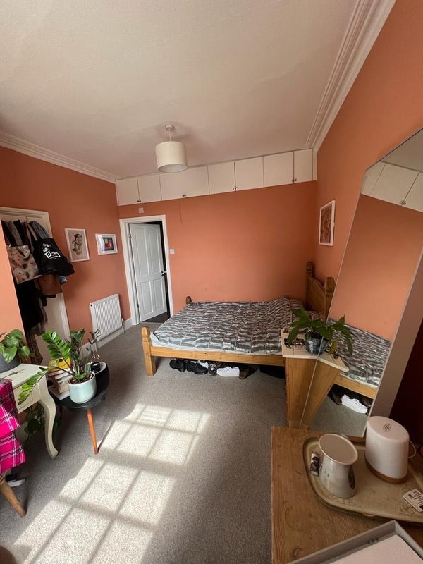 Photo 1: Ensuite bedroom