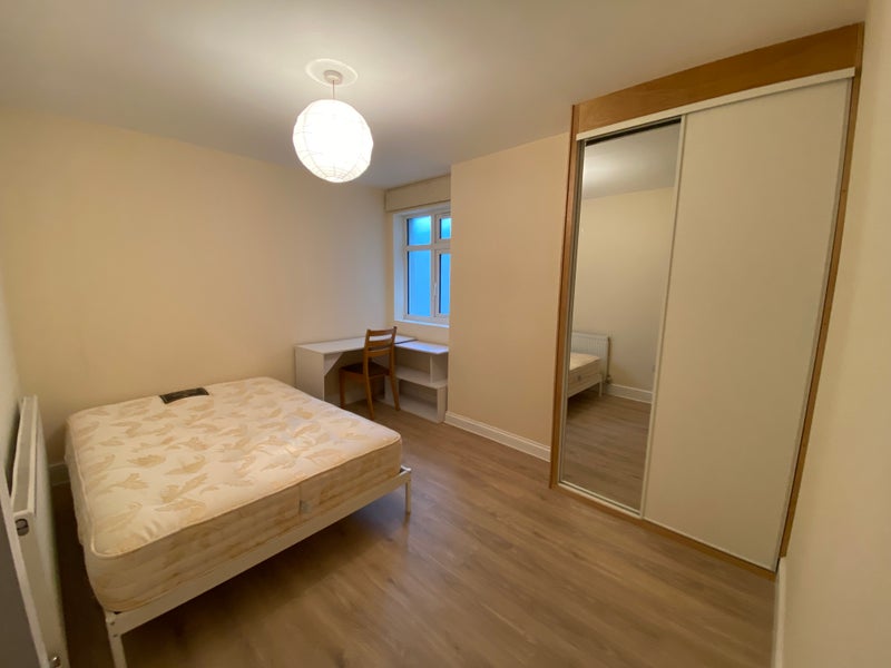 Photo 1: Double bedroom