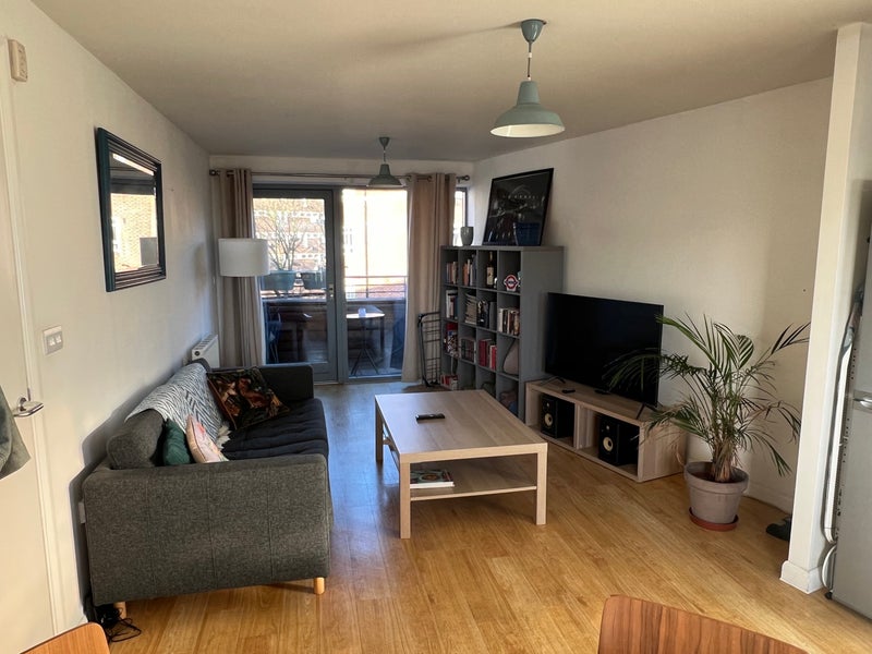 Photo 1: Lounge/kitchen with balcony 