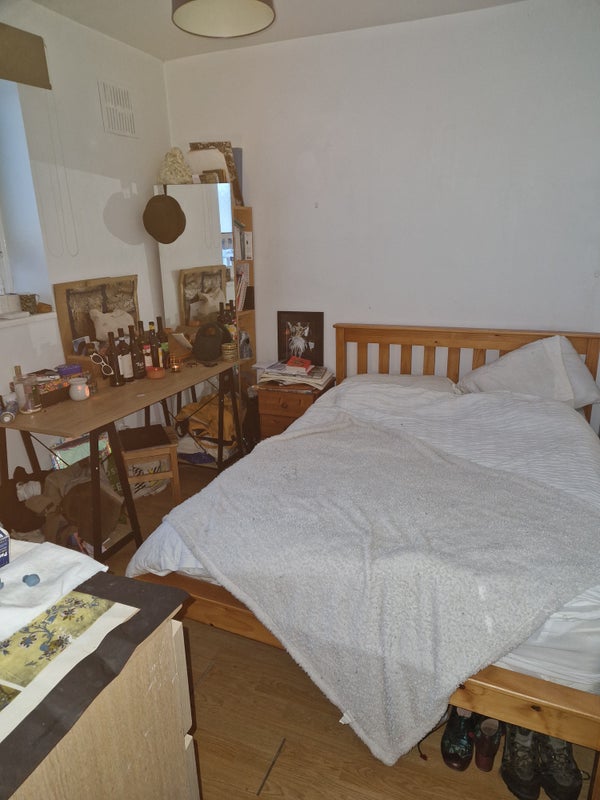 Photo 1: Bedroom