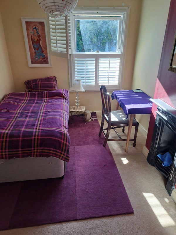 Photo 1: Single bedroom