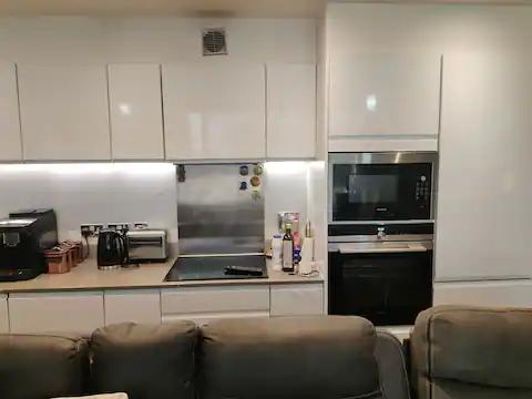 Photo 1: KITCHEN