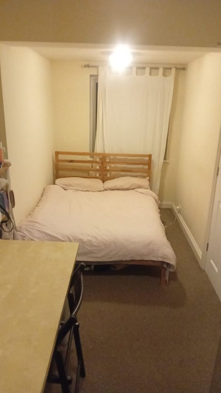 Photo 1: Room £665