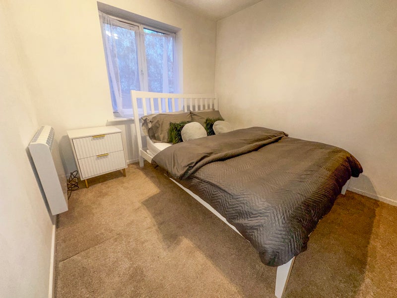 Photo 1: Double Bedroom