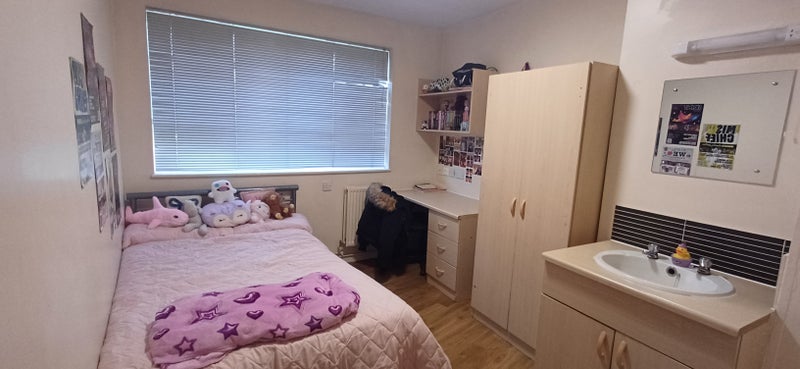 Photo 1: Full view of bedroom 