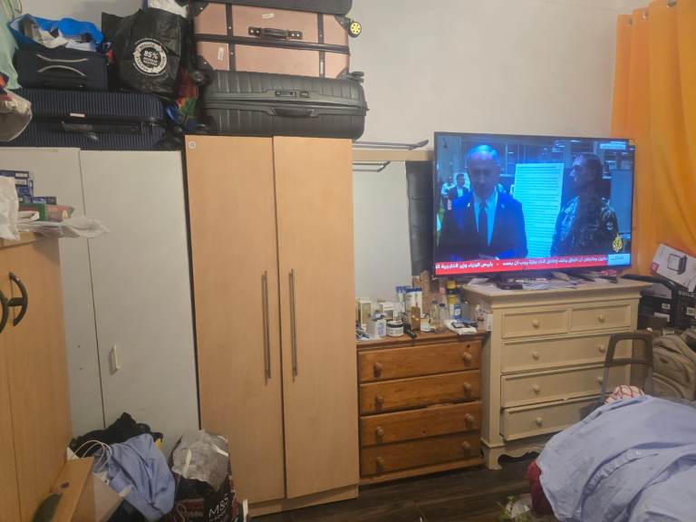 Photo 1: Room 1 - £900 Available Now