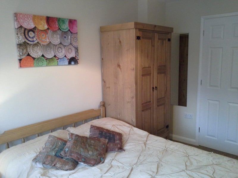 Photo 1: Room 1 - en suite - available 19th December 2025