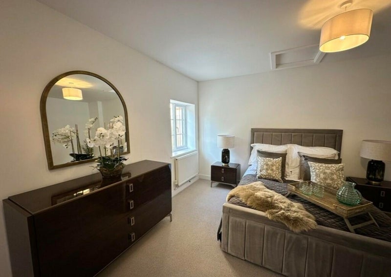 Photo 1: Double Bedroom