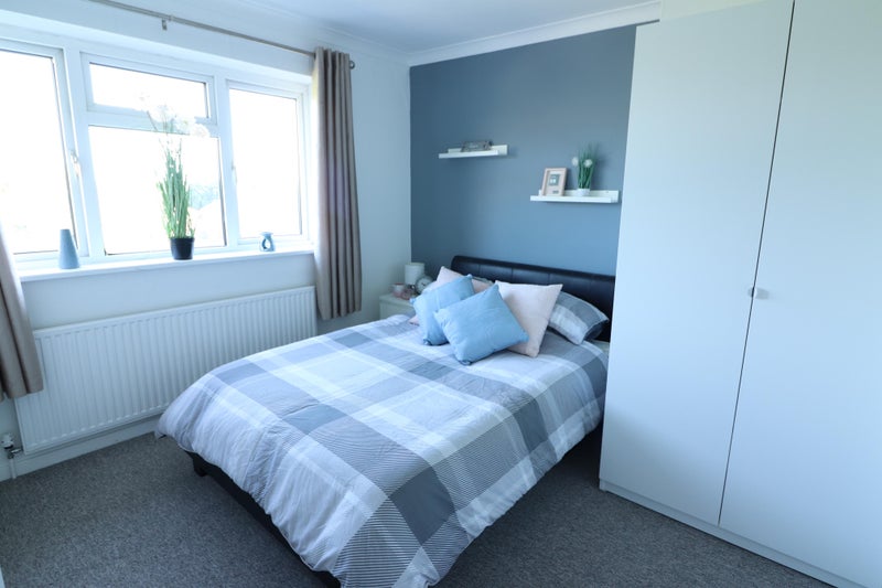 Photo 1: Room 3 1st Floor En Suite View 1 