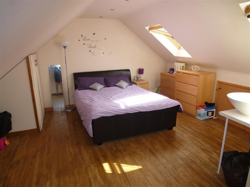 Photo 1: Ensuite shower & toilet loft room