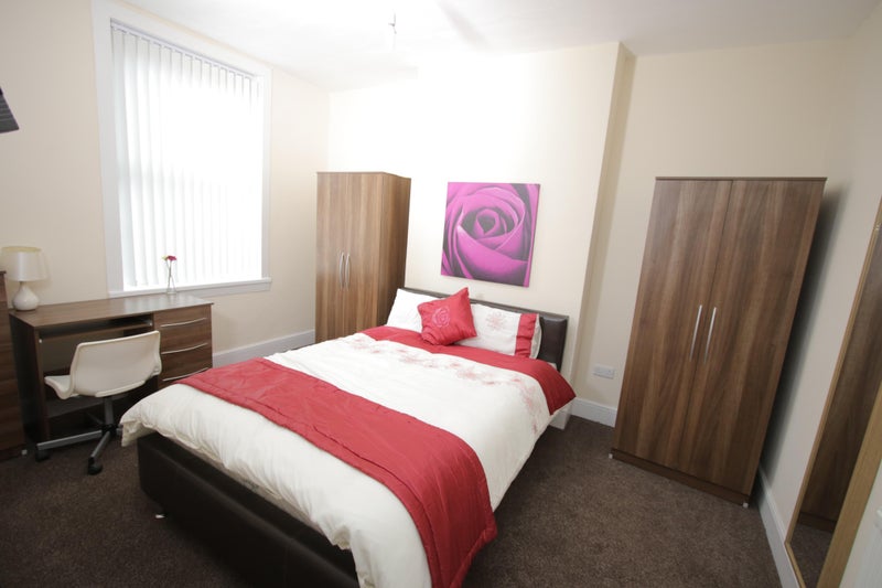 Photo 1: Double Bedroom 4