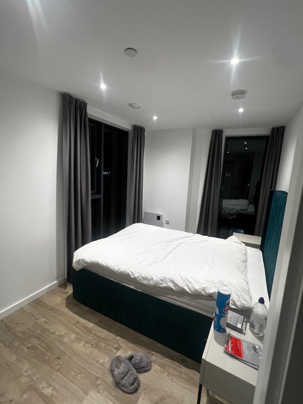 Photo 1: Non en-suite bedroom