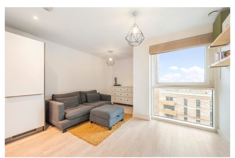 Photo 1: living room