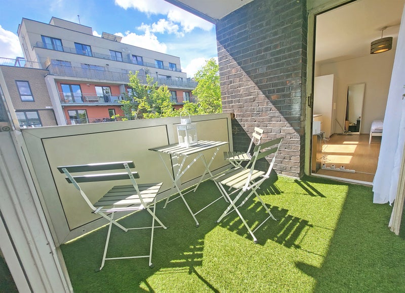 Photo 1: Lovely balcony to enjoy al fresco