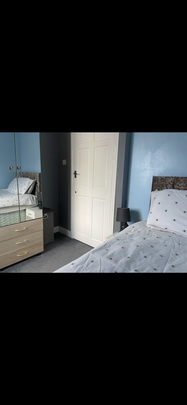 Photo 1: Single room