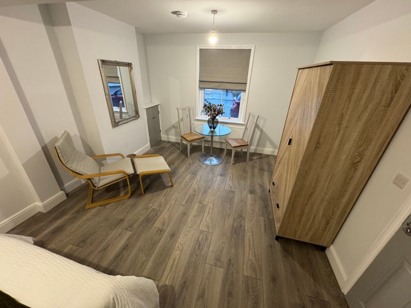 Photo 1: Apartment 4 (pic 1)