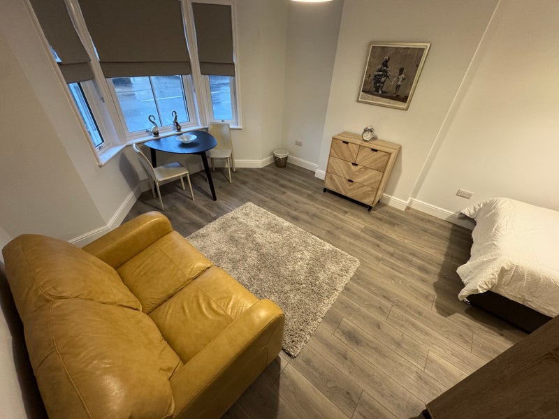 Photo 1: Apartment 5 (pic 1)