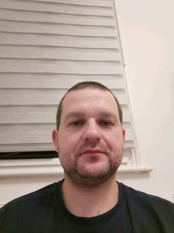 Photo 1: Likes animals, doesn't drink/smoke, Hardworking, calm, talkative, I am looking for a room for long-t