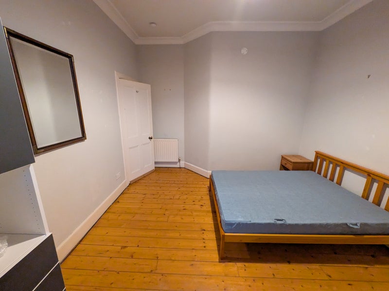 Photo 1: Bedroom (view 2)