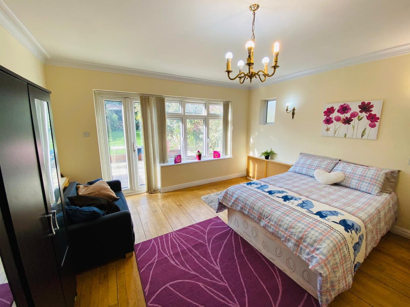 Photo 1: 💷 Large Double room - £1000/month – 🗓️ Available from 11/12							