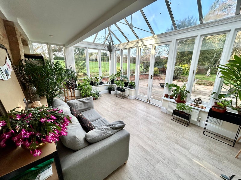 Photo 1: Conservatory