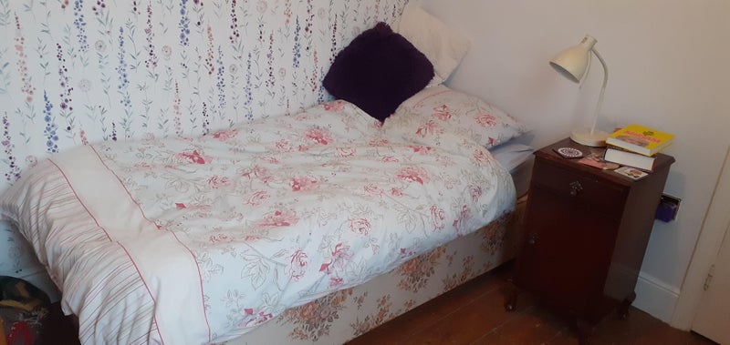 Photo 1: Single room available