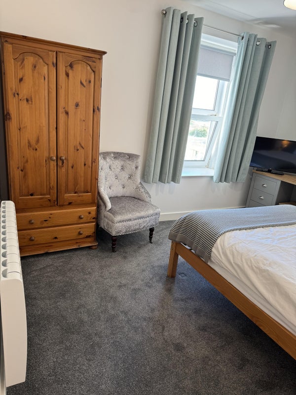 Photo 1: Double bedded room available