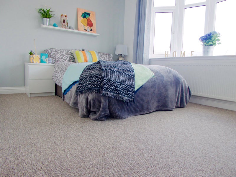 Photo 1: Lovely large 1st floor room