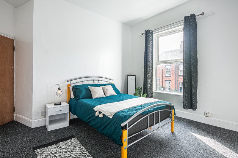 Photo 1: Room 2 £570