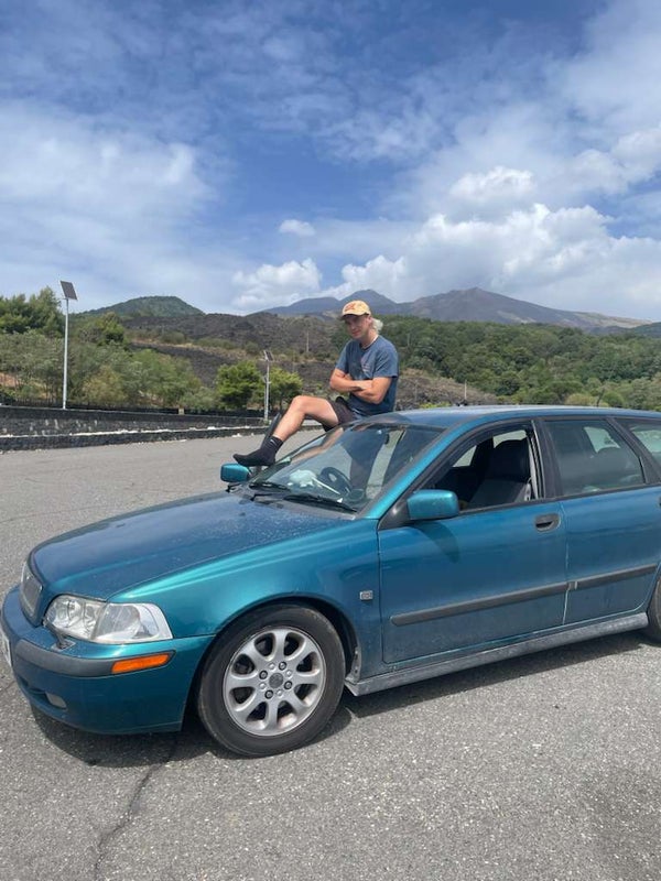 Photo 1: THE WAGON V40