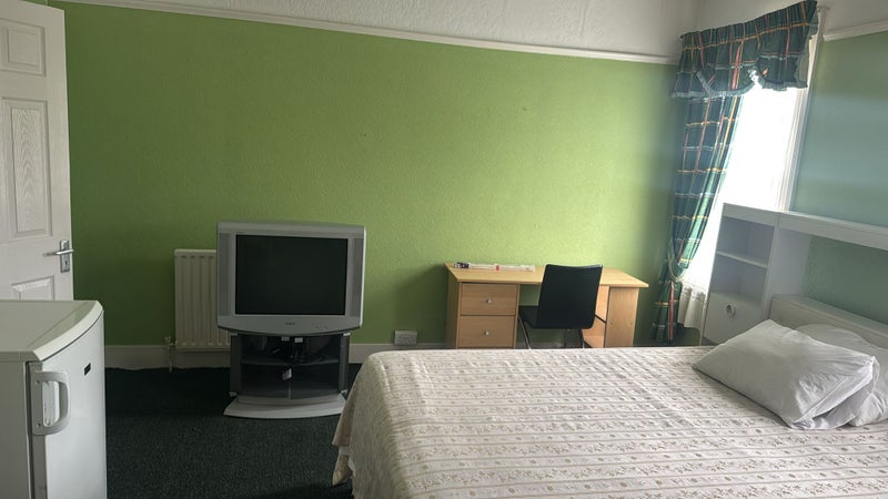 Photo 1: Large double room