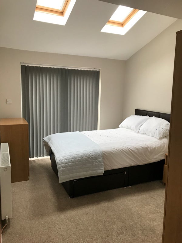 Photo 1: Room 1 ensuite bedroom