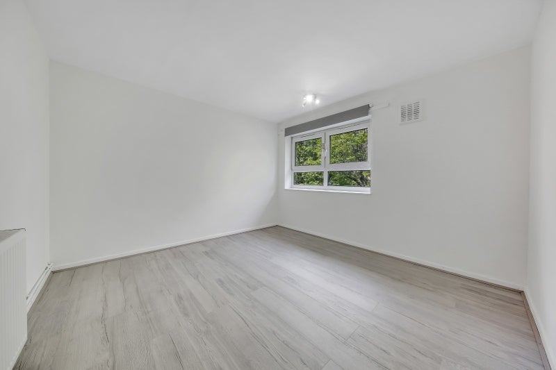 Photo 1: 910 per month 