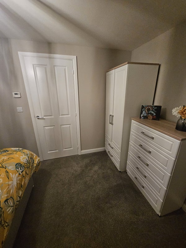 Photo 1: Bedroom
