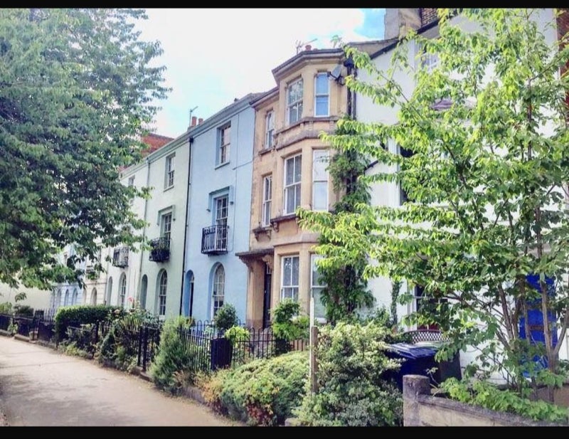 Photo 1: London Place