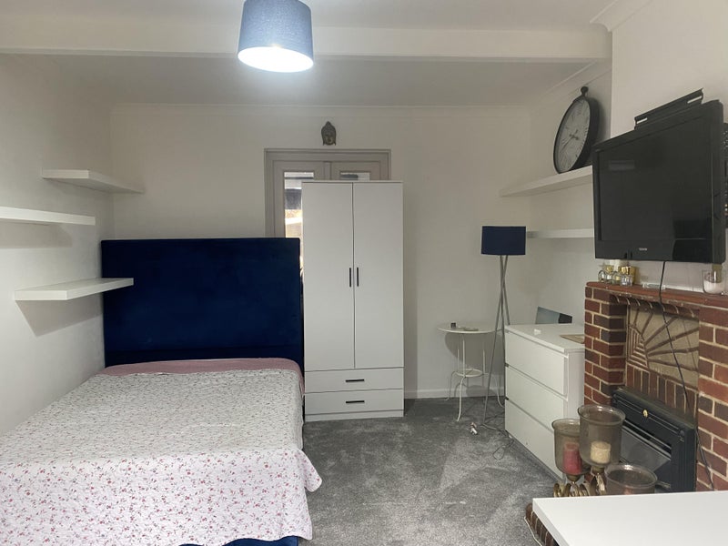 Photo 1: Bed, wardrobe, drawers