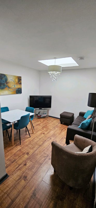 Photo 1: Lounge diner