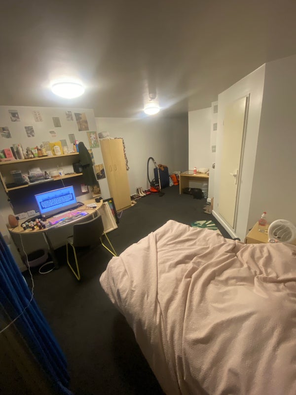 Photo 1: room as of the moment